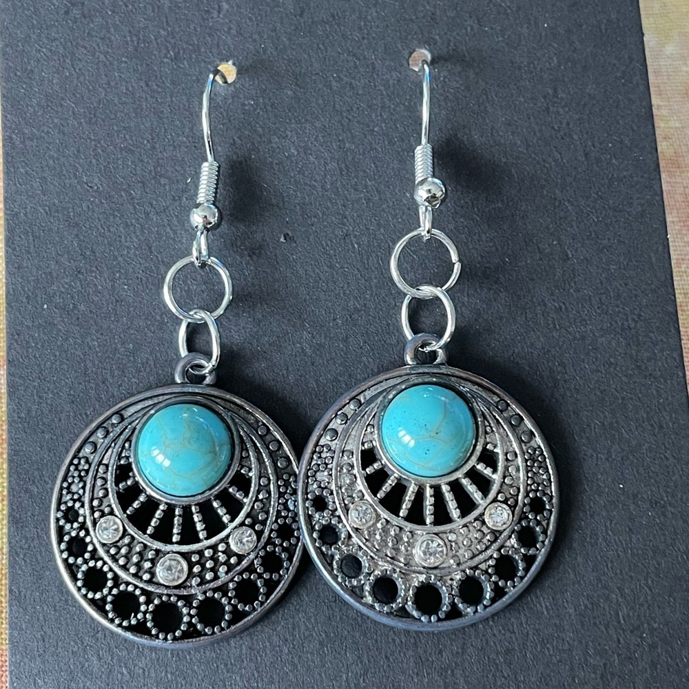 Costume turquoise silvertone earrings
